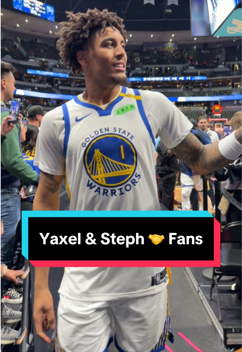 Yaxel and Steph showing love to some Warriors fans postgame 🙂‍↕️ 
