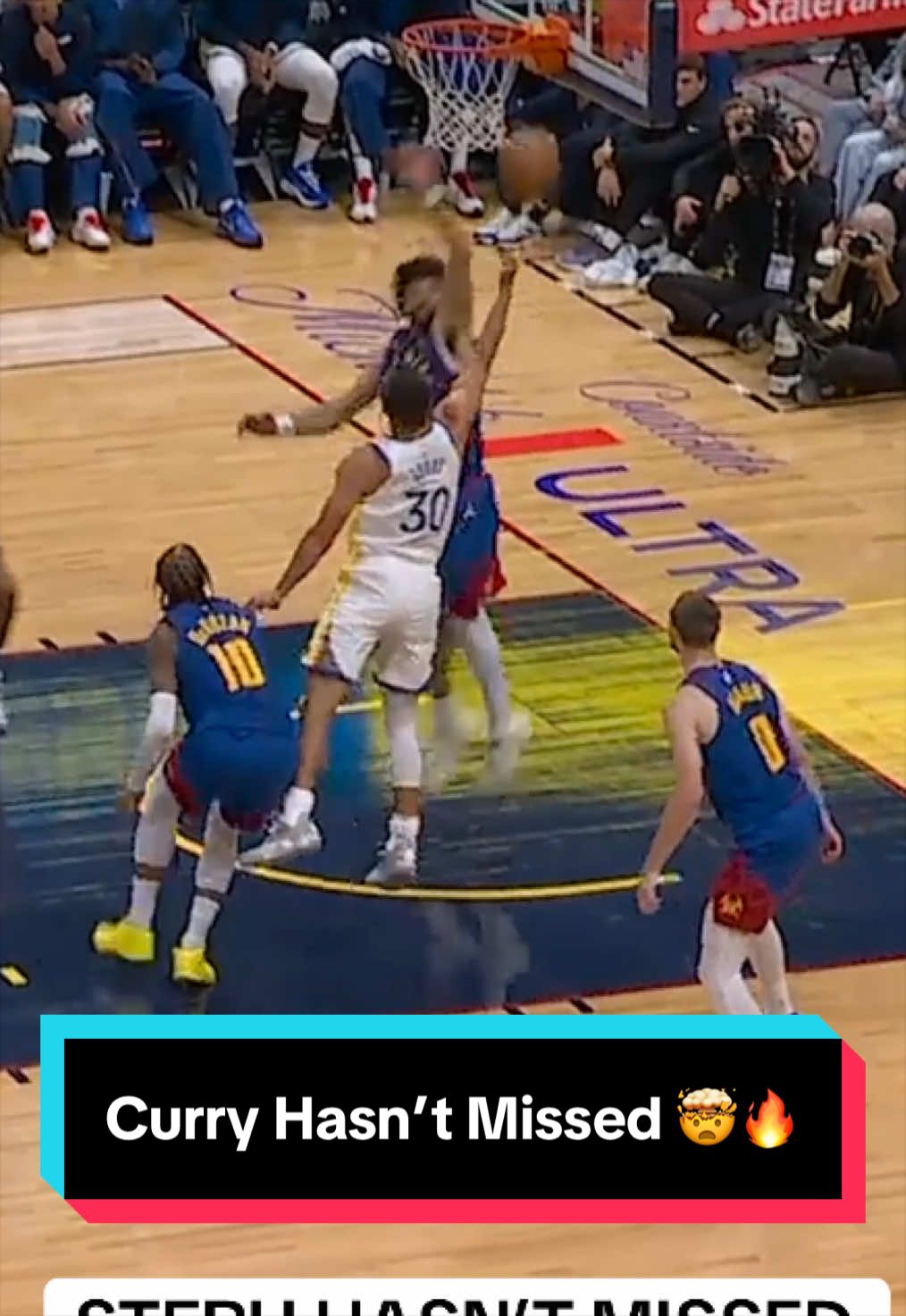 Steph Curry is in a pure flow state right now 😤🔥 