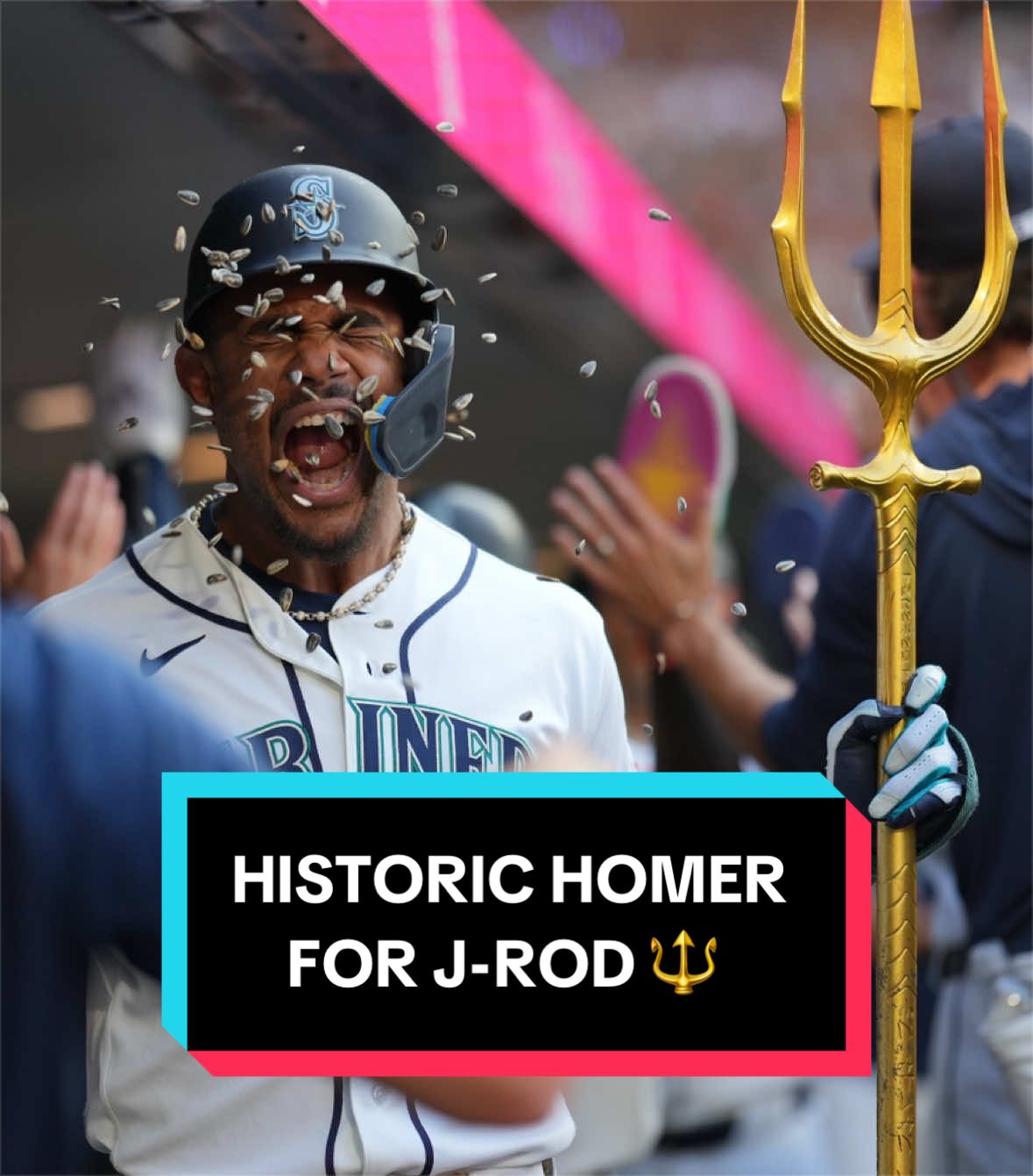 Julio Rodríguez crushes a 3-run no-doubter for home run No. 20! 