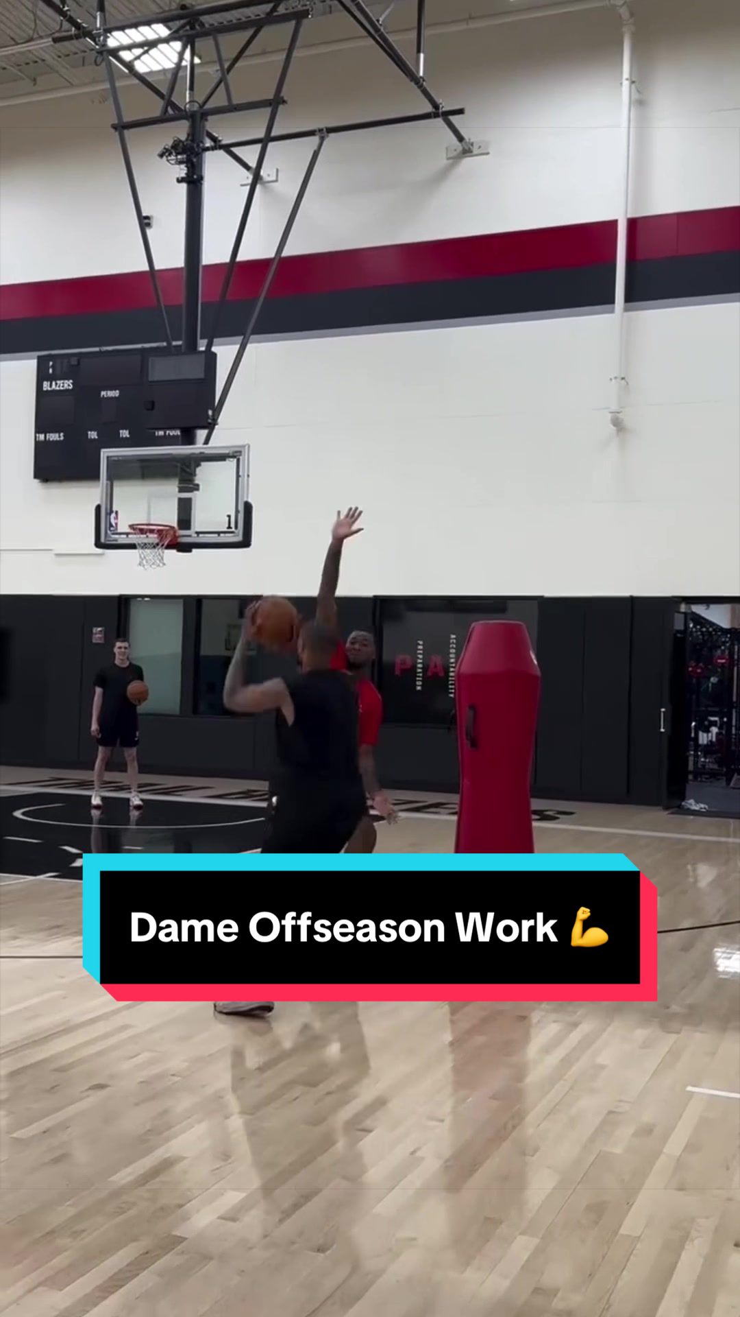 Dame getting offseason work in 🔥💪(🎥 damianlillard/IG) 