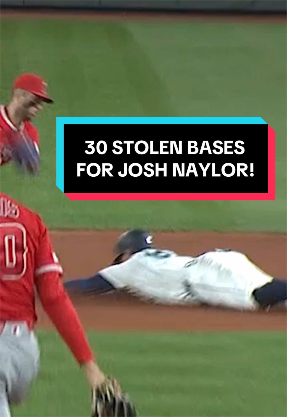 The @Seattle Mariners dugout was hyped for Josh Naylor’s 30th stolen base! 😆 