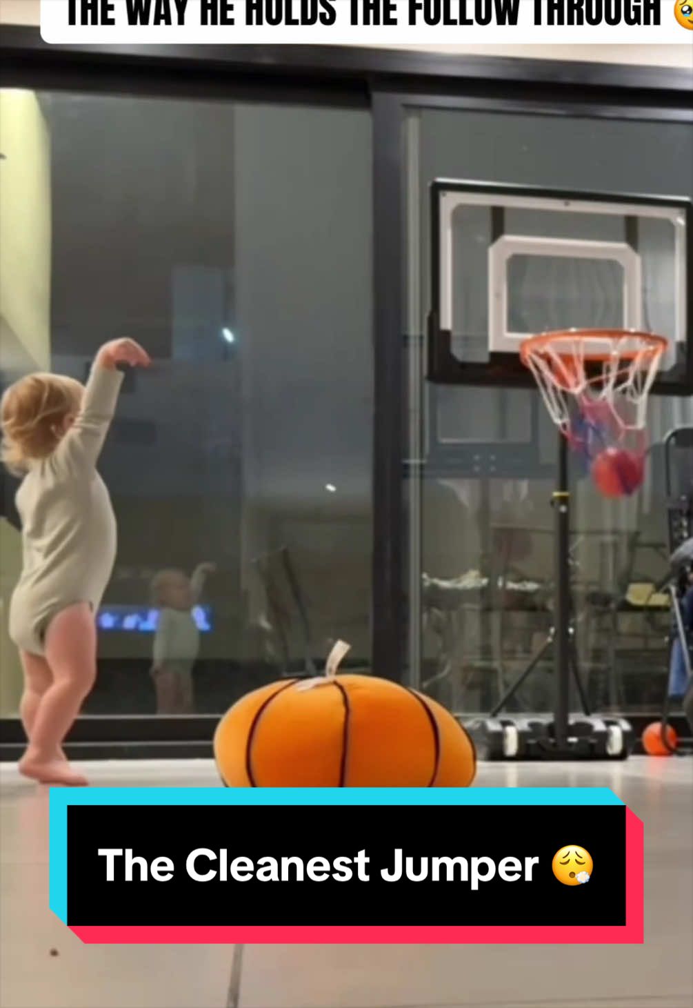 This kid has a clean jumper already 😮‍💨🥹 (via gimenahaure/IG) 