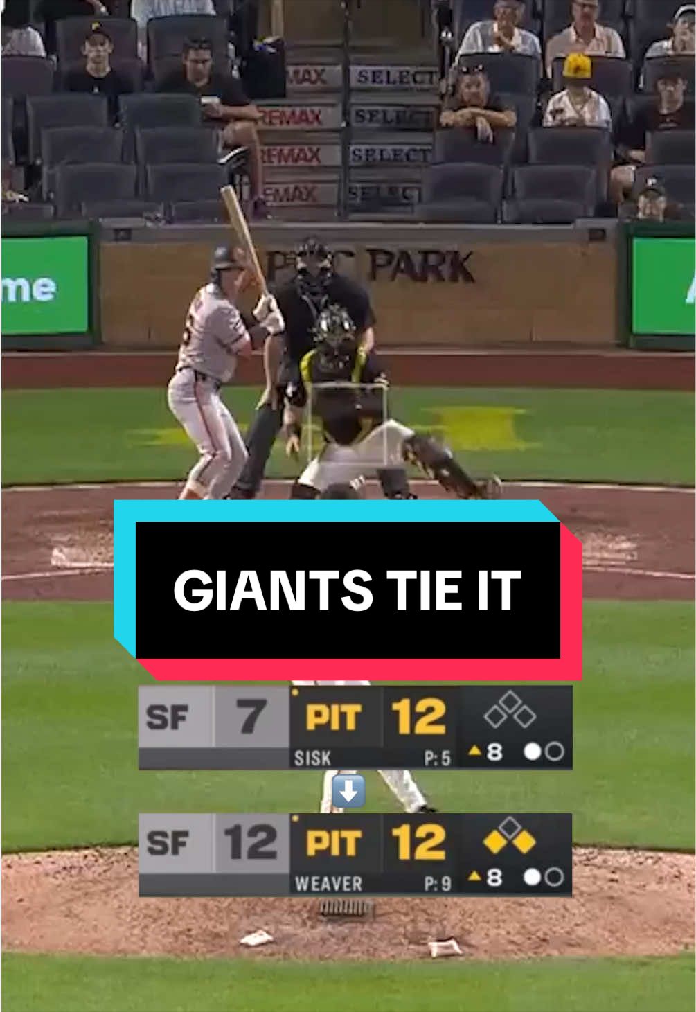 After trailing 12-7, the Giants score 5 in the 8th to tie it up 😮