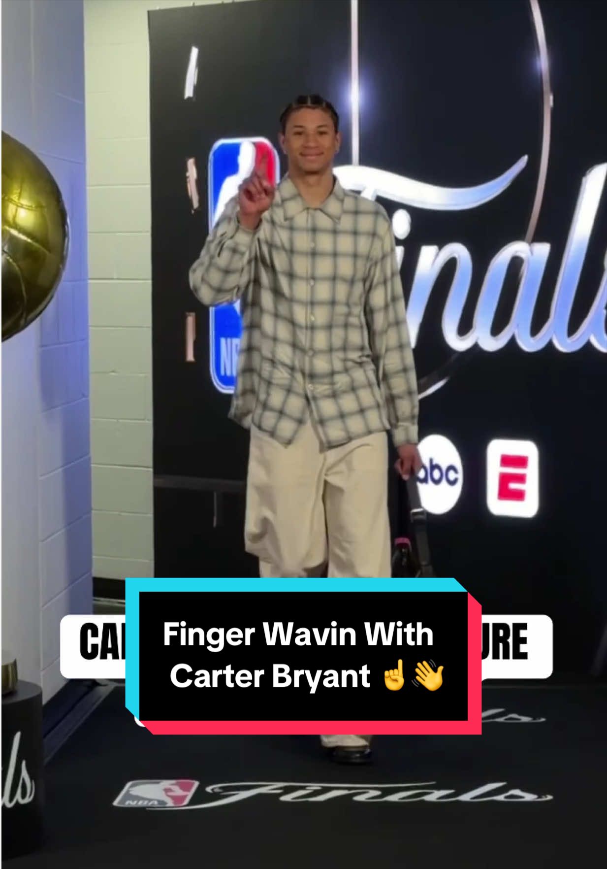 Carter Bryant's signature finger wave ☝️ was a regular feature of @San Antonio Spurs arrivals! 