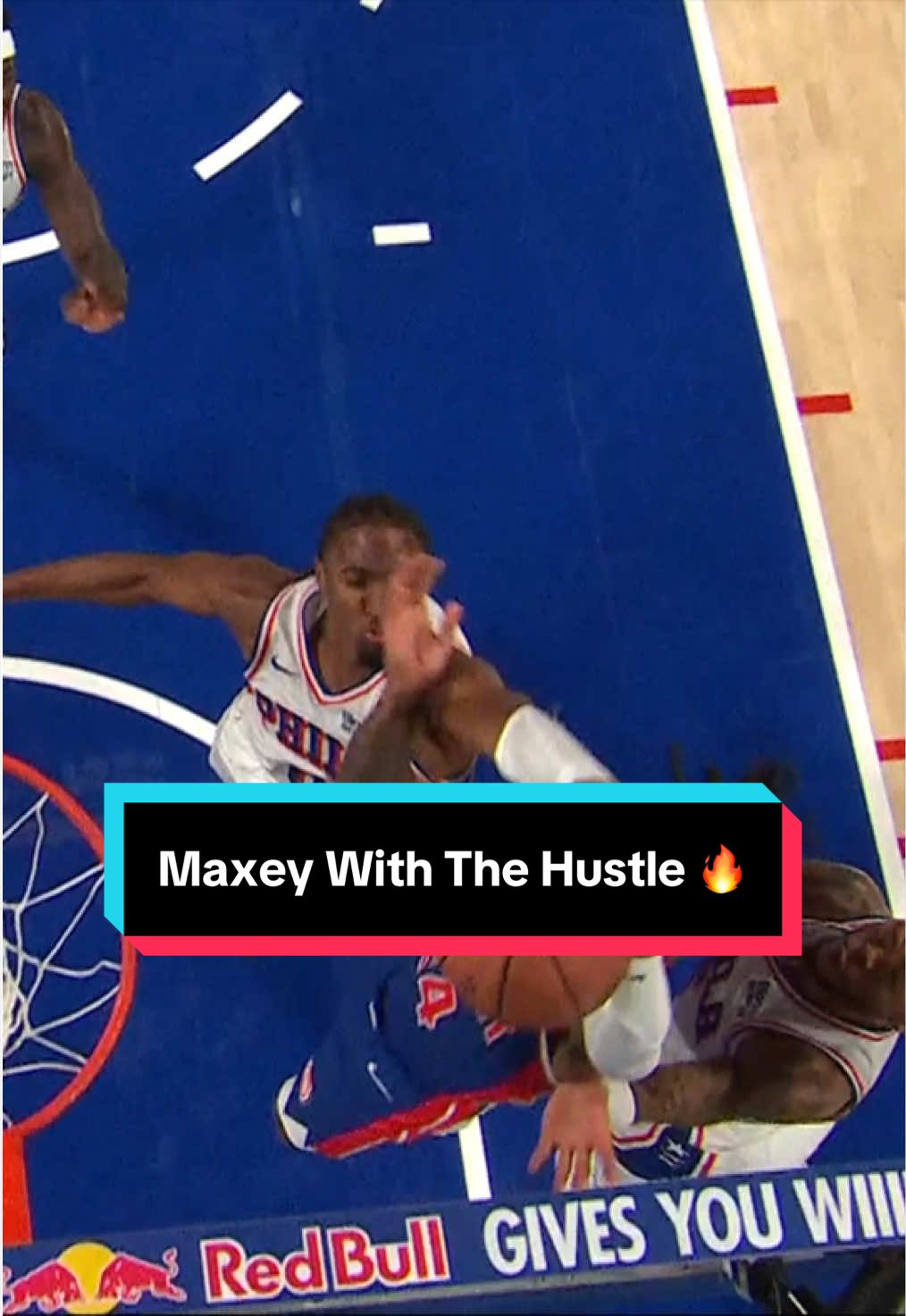 Maxey hustles back and elevates for the big block 🤩 
