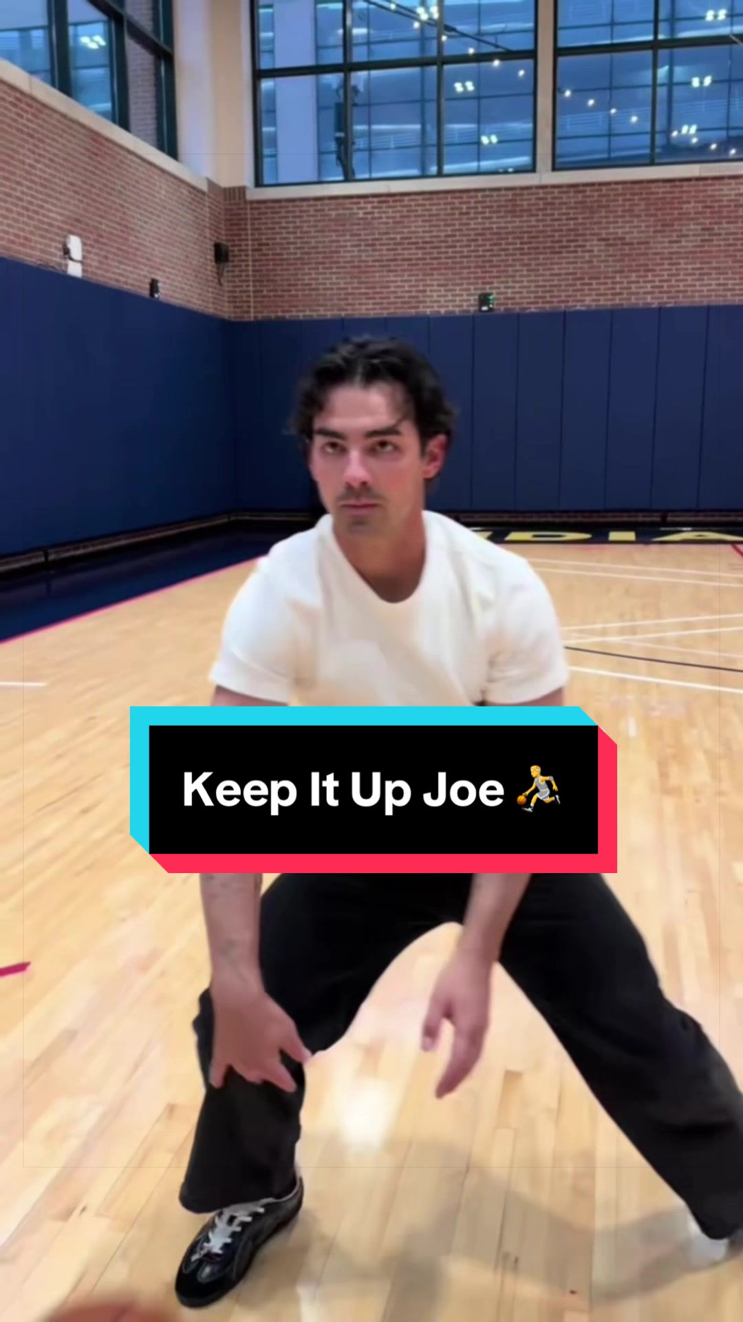 A man of many talents 👀 (🎥: @joejonas) 