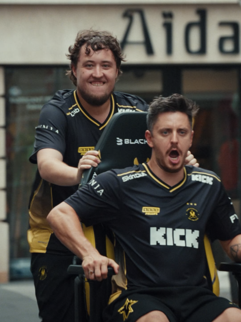 The new official Vitality x @blacklyte chair is here 🐝