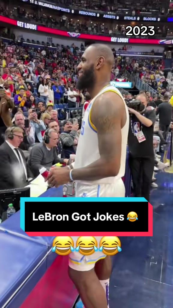 When LeBron was messing around during his signature chalk toss 💨 😂 