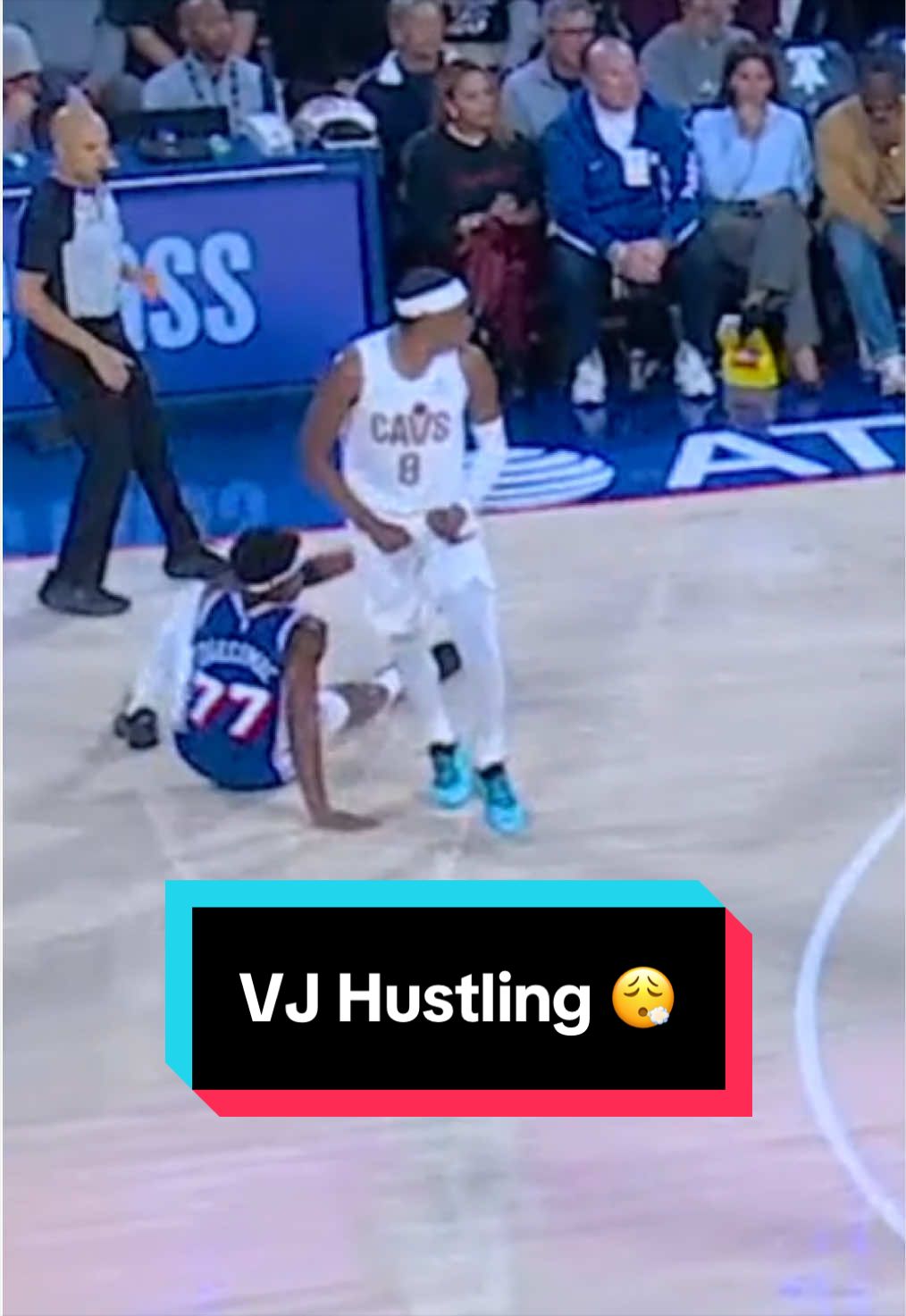 VJ Edgecombe with the INSANE recovery to come up with the steal to get JB the ball 🤯 