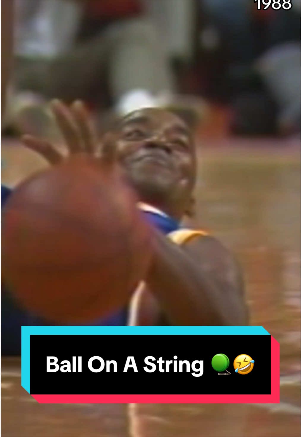 A look back at Isiah Thomas showcasing his handles during the Dominique Wilkins’s 1988 charity basketball game 🤩 