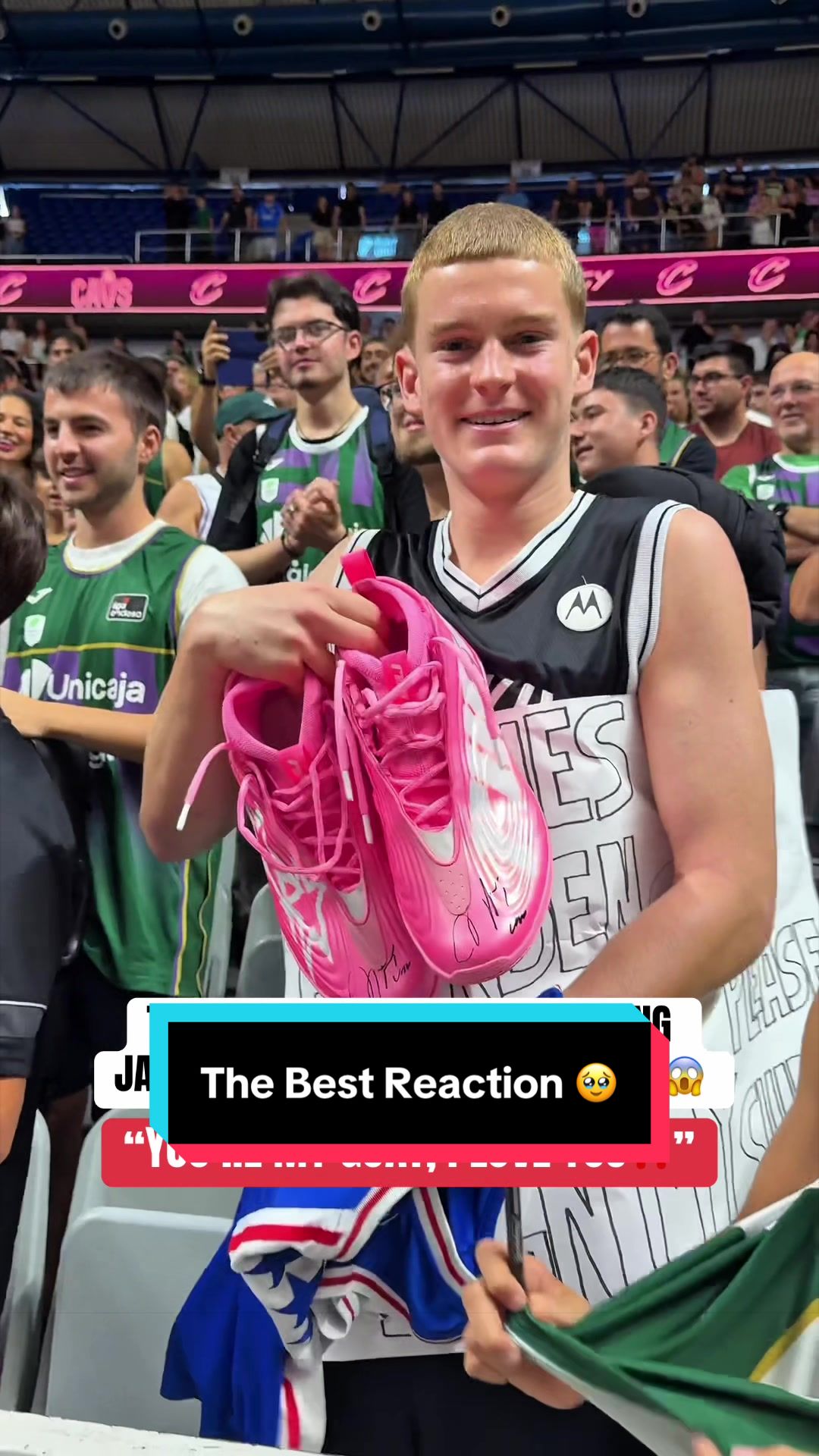 "I LOVE YOU, I LOVE YOU... AHH OMG!" ❤️ This fan’s reaction to @James Harden signing his jersey and gifting him a pair of signed sneakers in Spain 🥹 EVERYTHING. 