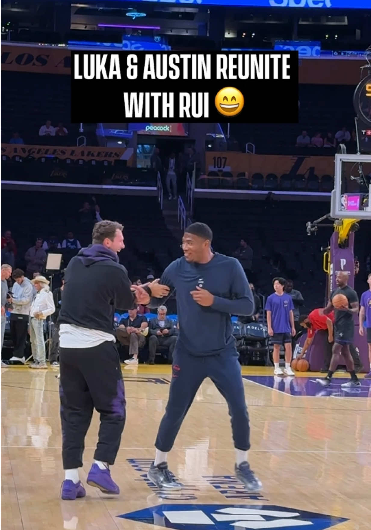 Luka & AR reunited with Rui pregame 🤗 
