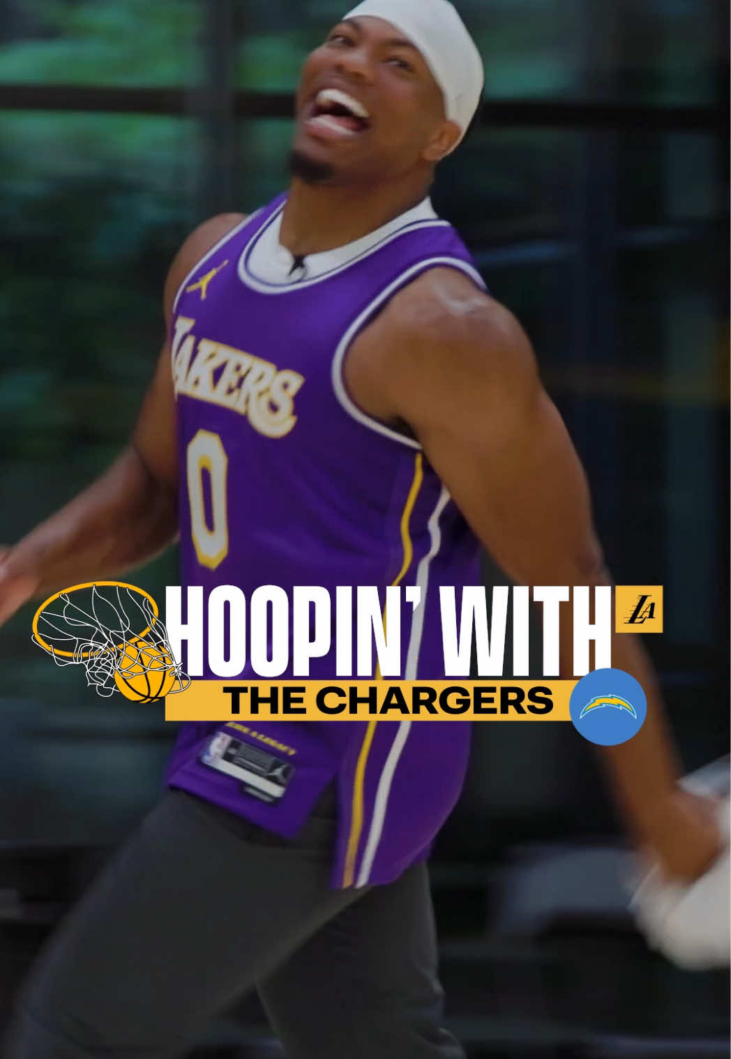 NFL players test their NBA skills | Hoopin’ With the Chargers ⚡️ 