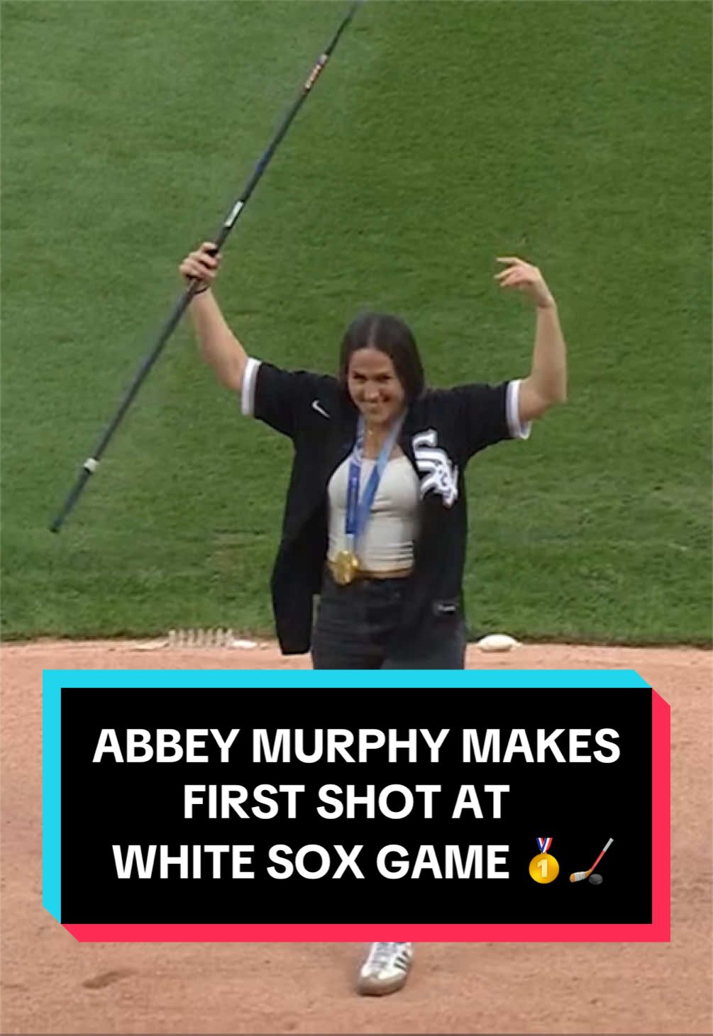 Olympic gold medalist and @Seattle Torrent player, Abbey Murphy, made the first shot at tonight’s @Chicago White Sox game! 