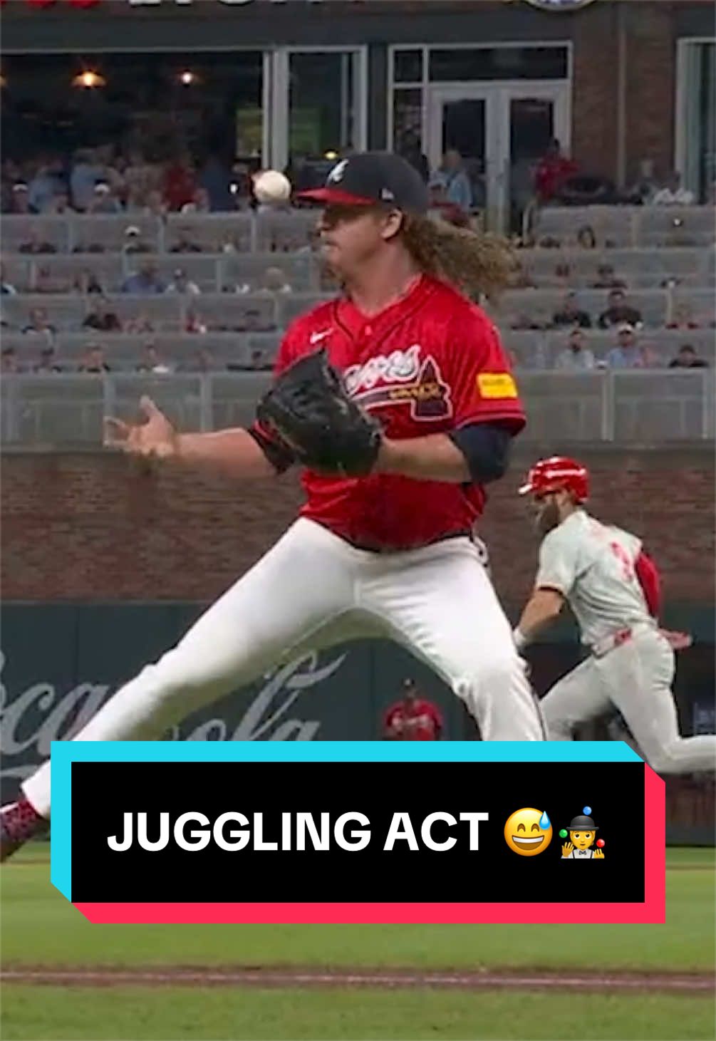 Grant Holmes with the juggling act! 🤹 