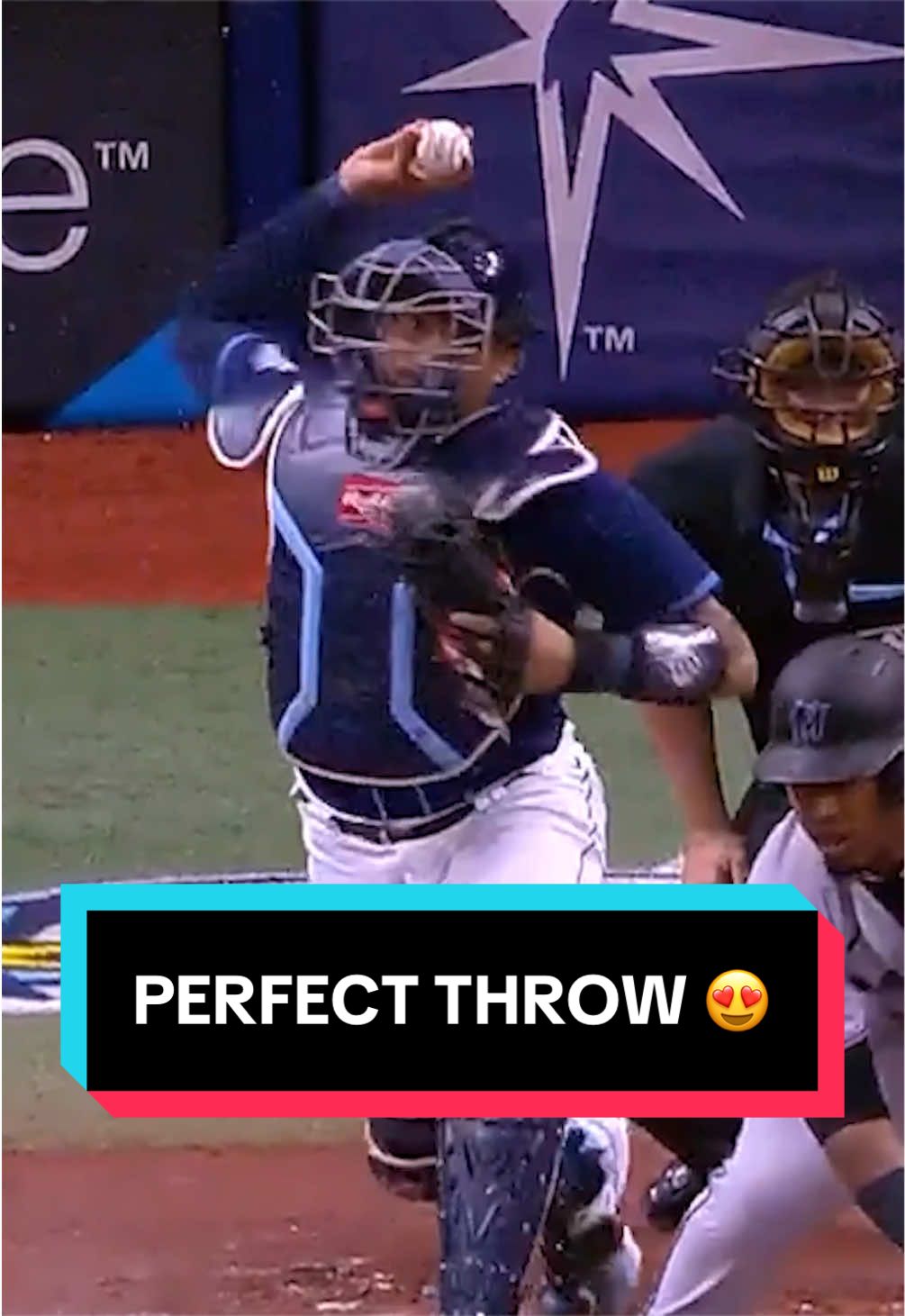 The textbook definition of a perfect throw 🤌 