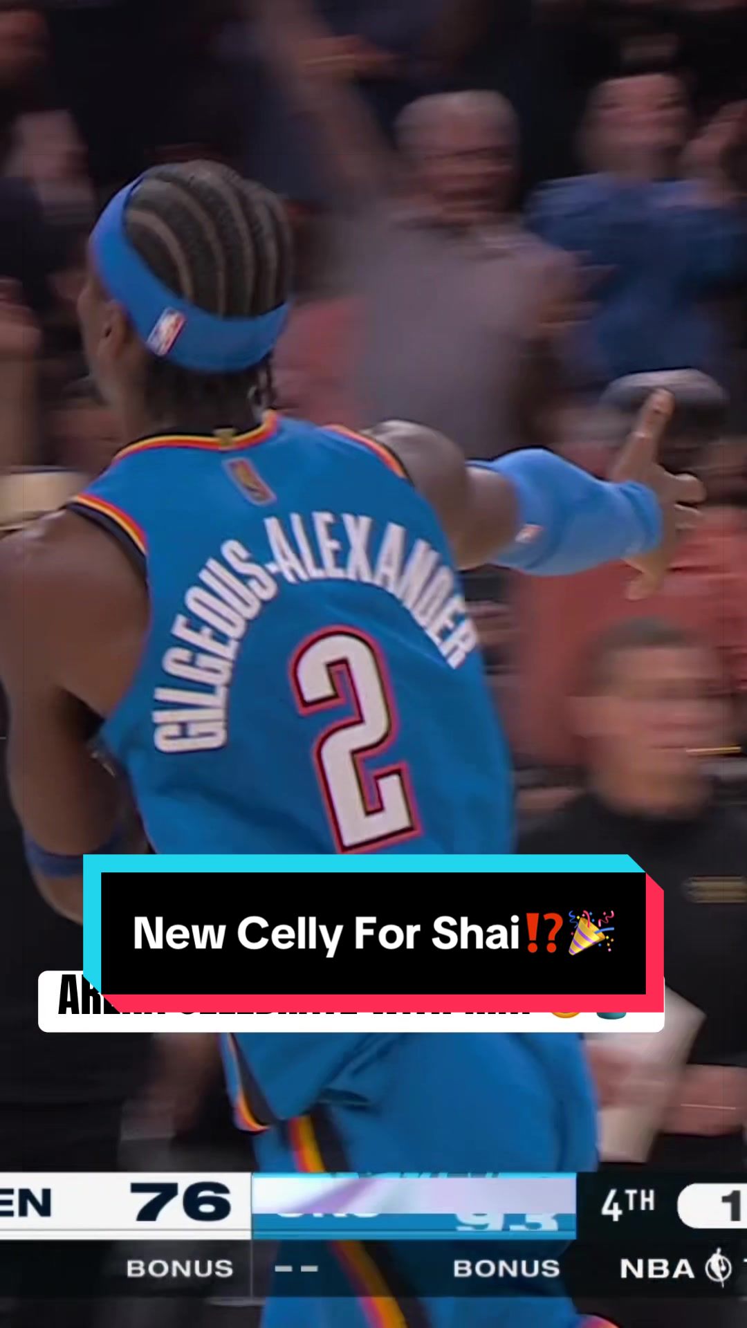 Shai made sure that the whole arena saw his new celly 🎉 