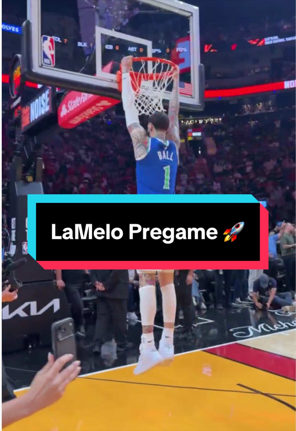 LaMelo just hanging around before the game 🙌 