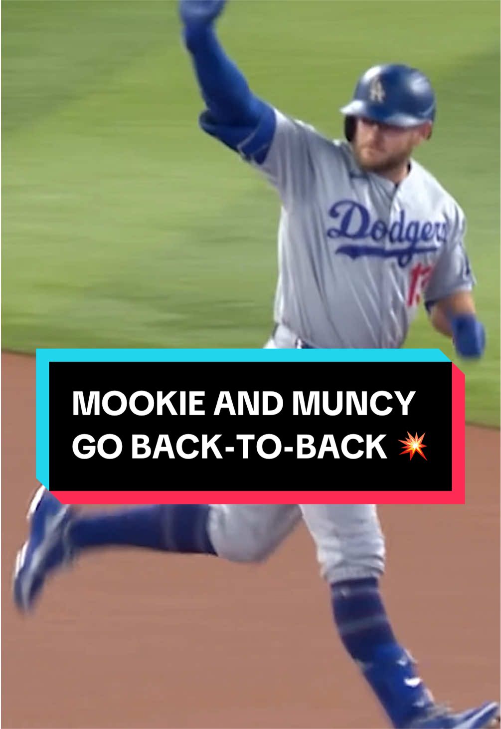 Mookie Betts and Max Muncy open the game with a couple of blasts! 