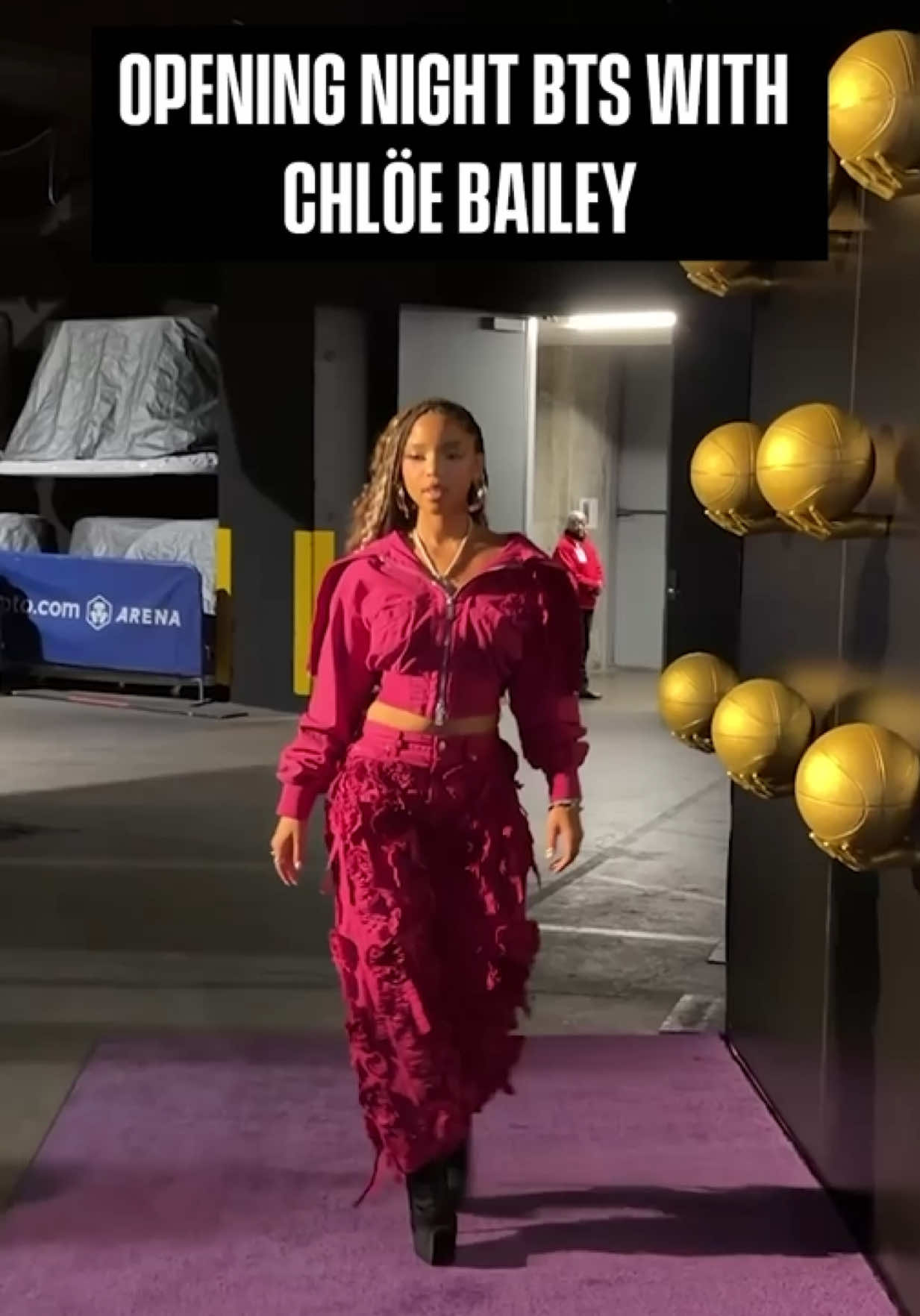 Chlöe in the building for Lakers Opening Night 🗣️ 