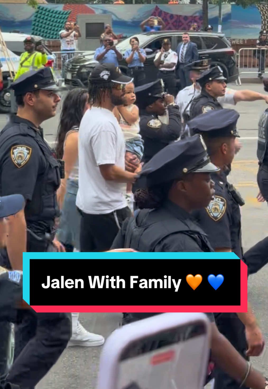 NBA Finals MVP Jalen Brunson with his family at the Knicks Champion Parade 🎉 