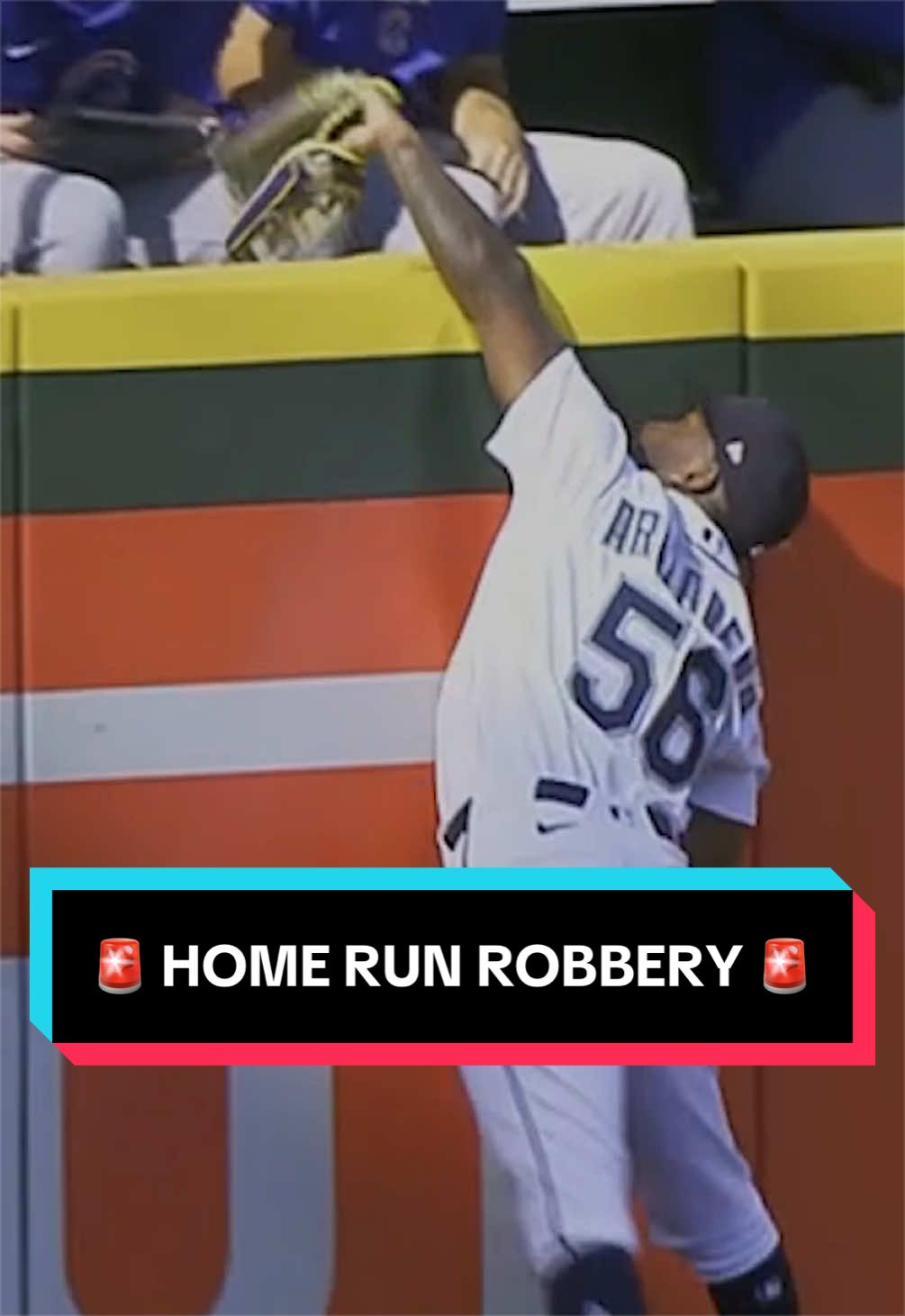 Randy Arozarena takes a home run away! 