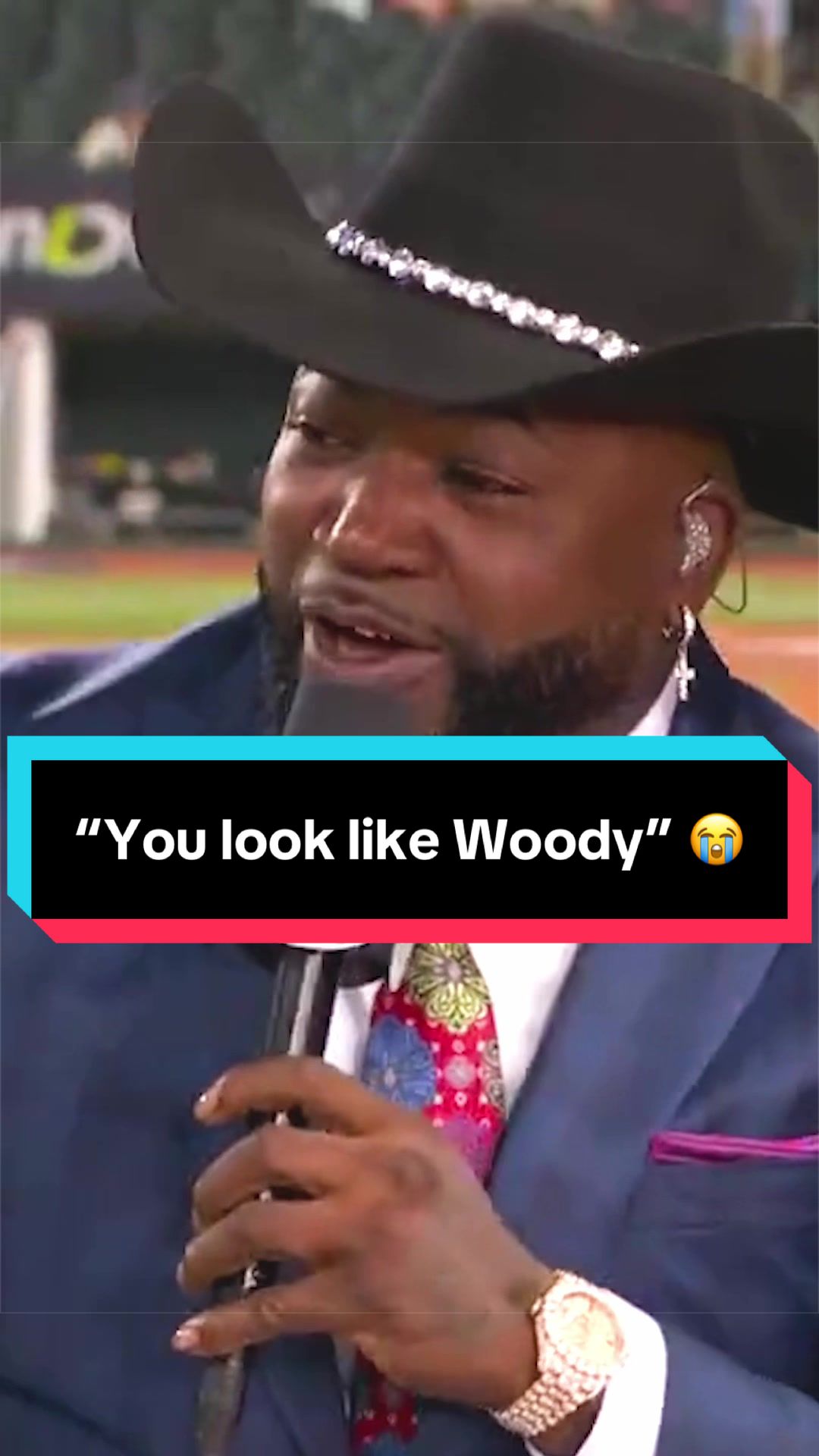 David Ortiz and crew couldn’t stop laughing about their new attire 🤠 