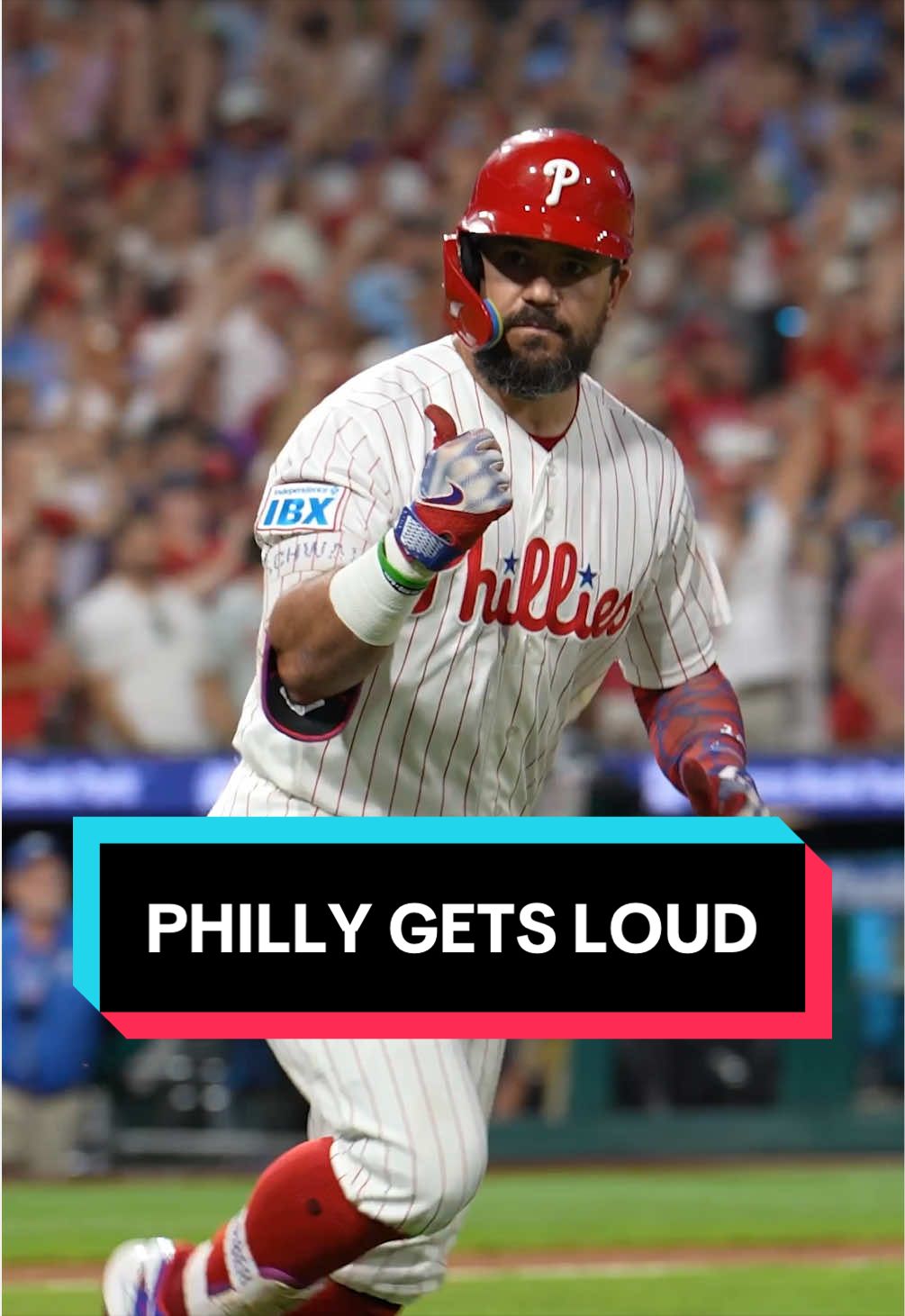 Kyle Schwarber’s 10th career grand slam gets a 10/10 crowd pop in Philly 🔊